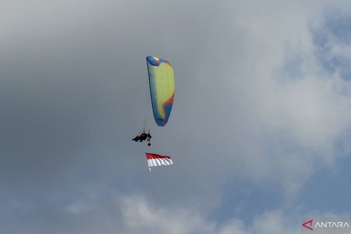 Atlet Aero Sport meriahkan HUT RI Ke-81 di langit Kutai Timur
